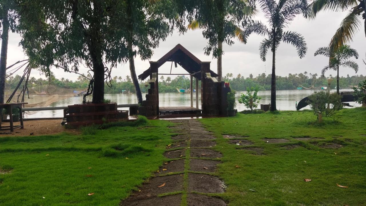 Ambadi'S Villa -Lake View Resort Pallipuram Eksteriør bilde