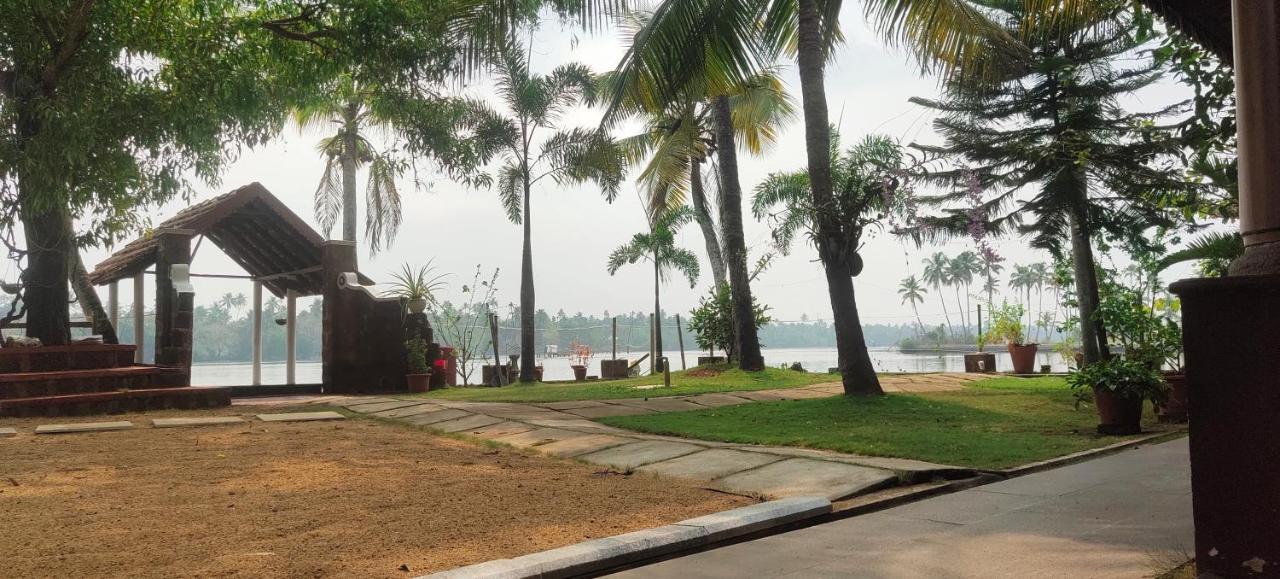 Ambadi'S Villa -Lake View Resort Pallipuram Eksteriør bilde
