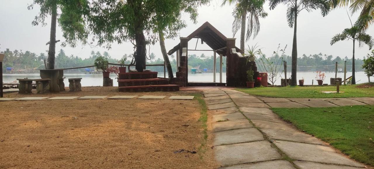 Ambadi'S Villa -Lake View Resort Pallipuram Eksteriør bilde