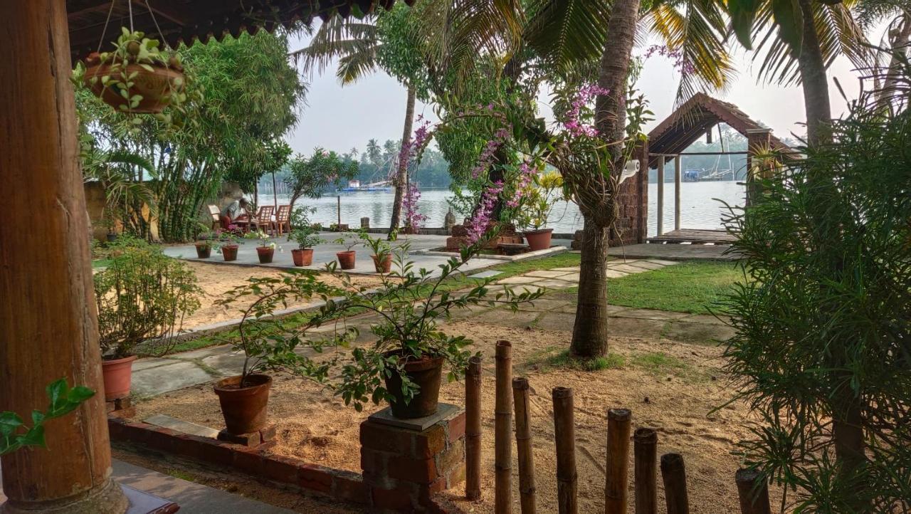 Ambadi'S Villa -Lake View Resort Pallipuram Eksteriør bilde