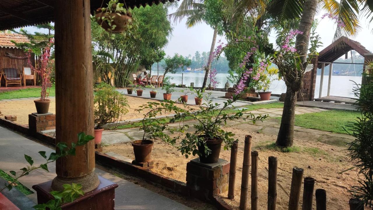 Ambadi'S Villa -Lake View Resort Pallipuram Eksteriør bilde