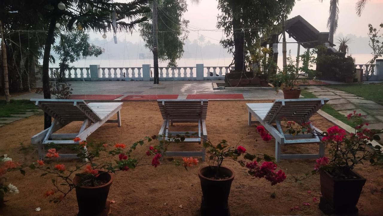 Ambadi'S Villa -Lake View Resort Pallipuram Eksteriør bilde