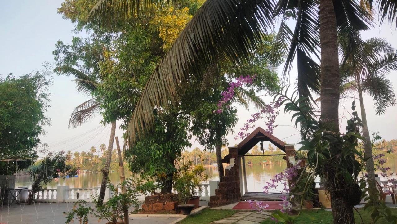 Ambadi'S Villa -Lake View Resort Pallipuram Eksteriør bilde