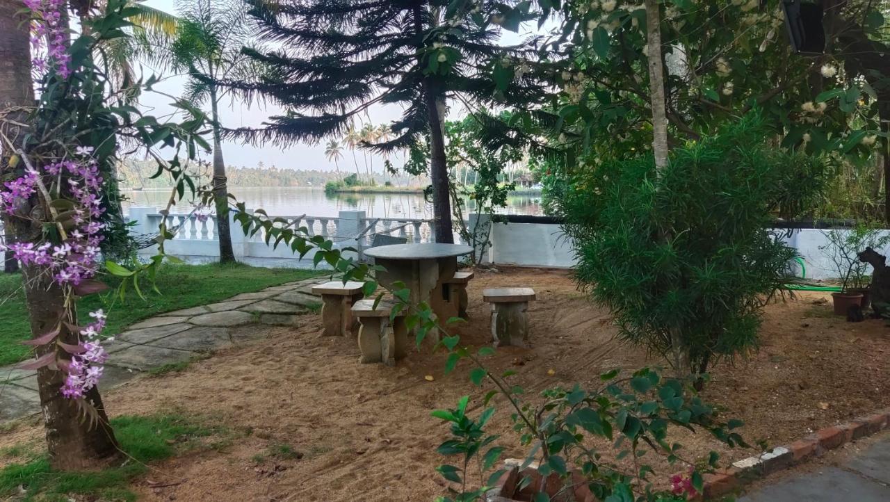Ambadi'S Villa -Lake View Resort Pallipuram Eksteriør bilde