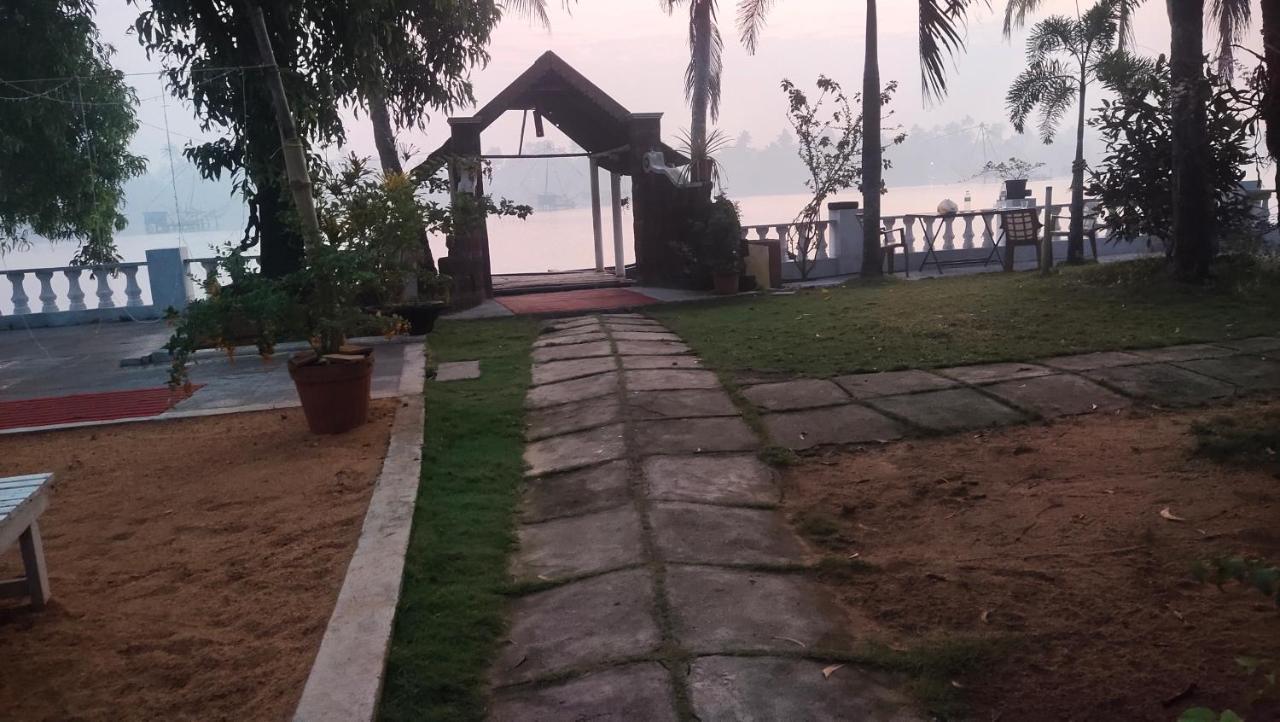 Ambadi'S Villa -Lake View Resort Pallipuram Eksteriør bilde