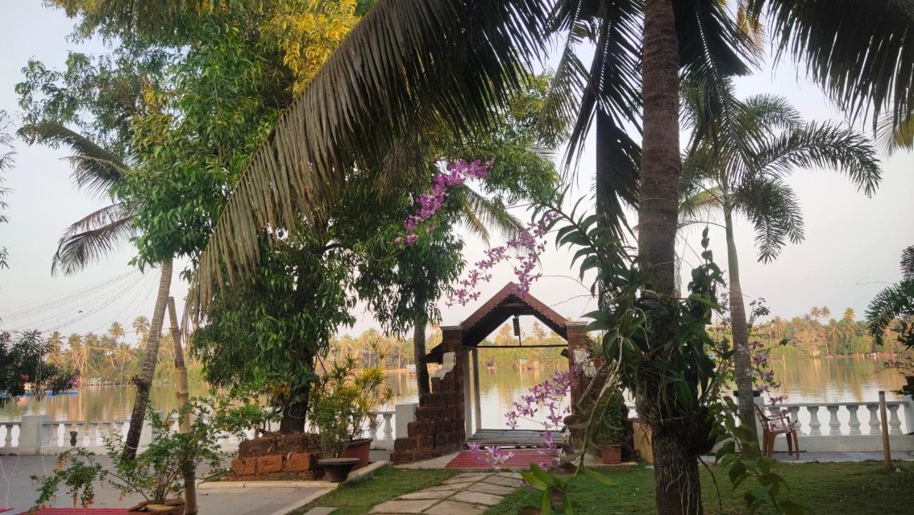 Ambadi'S Villa -Lake View Resort Pallipuram Eksteriør bilde